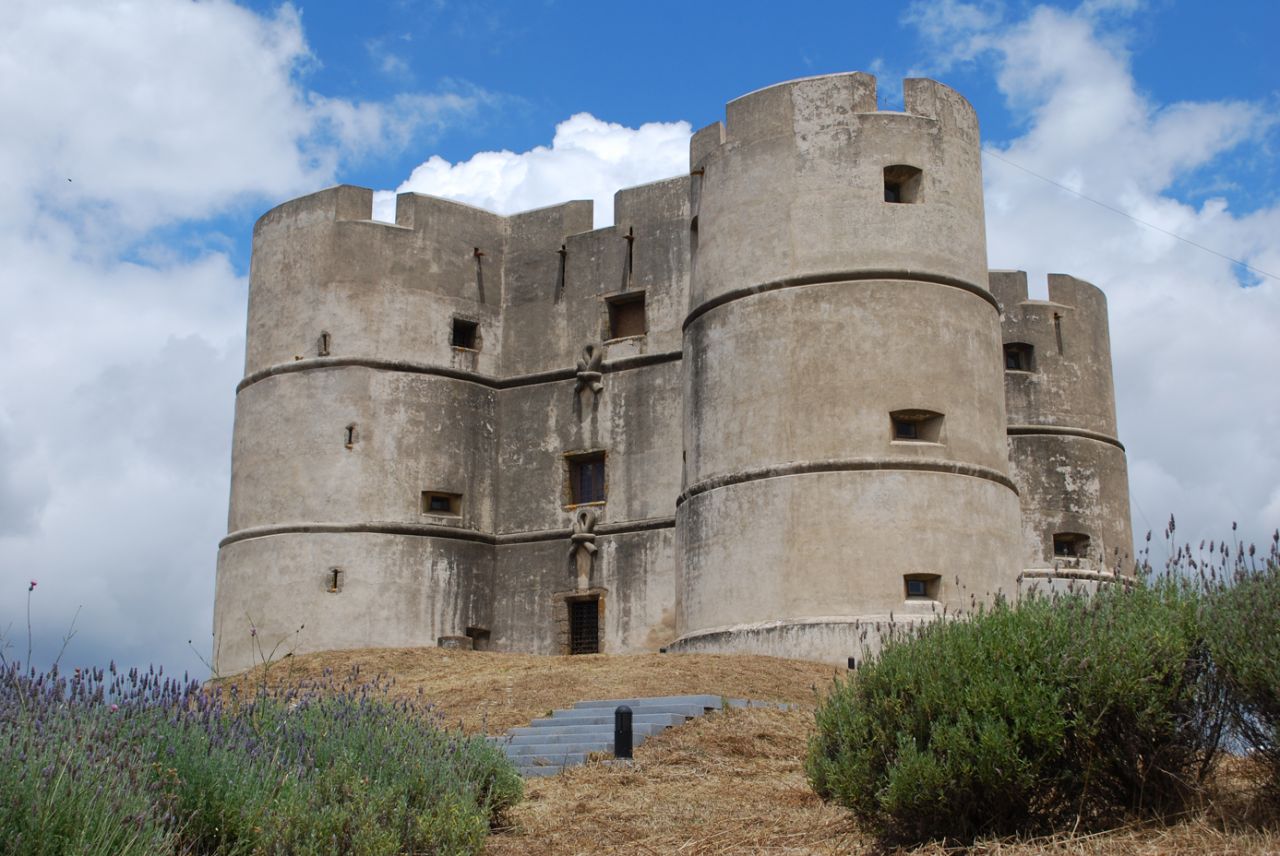 castelo-renascentista-de-vora-monte-francisco-de-arruda-1540-c