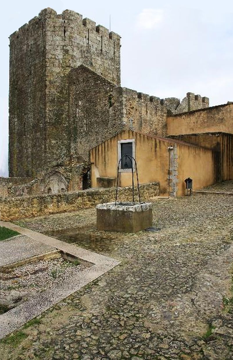Torre De Menagem E P tio Do Castelo Da Vila De Palmela 1350 E 1500 c torre-de-menagem-e-p-tio-do-castelo-da-vila-de-palmela-1350-e-1500-c