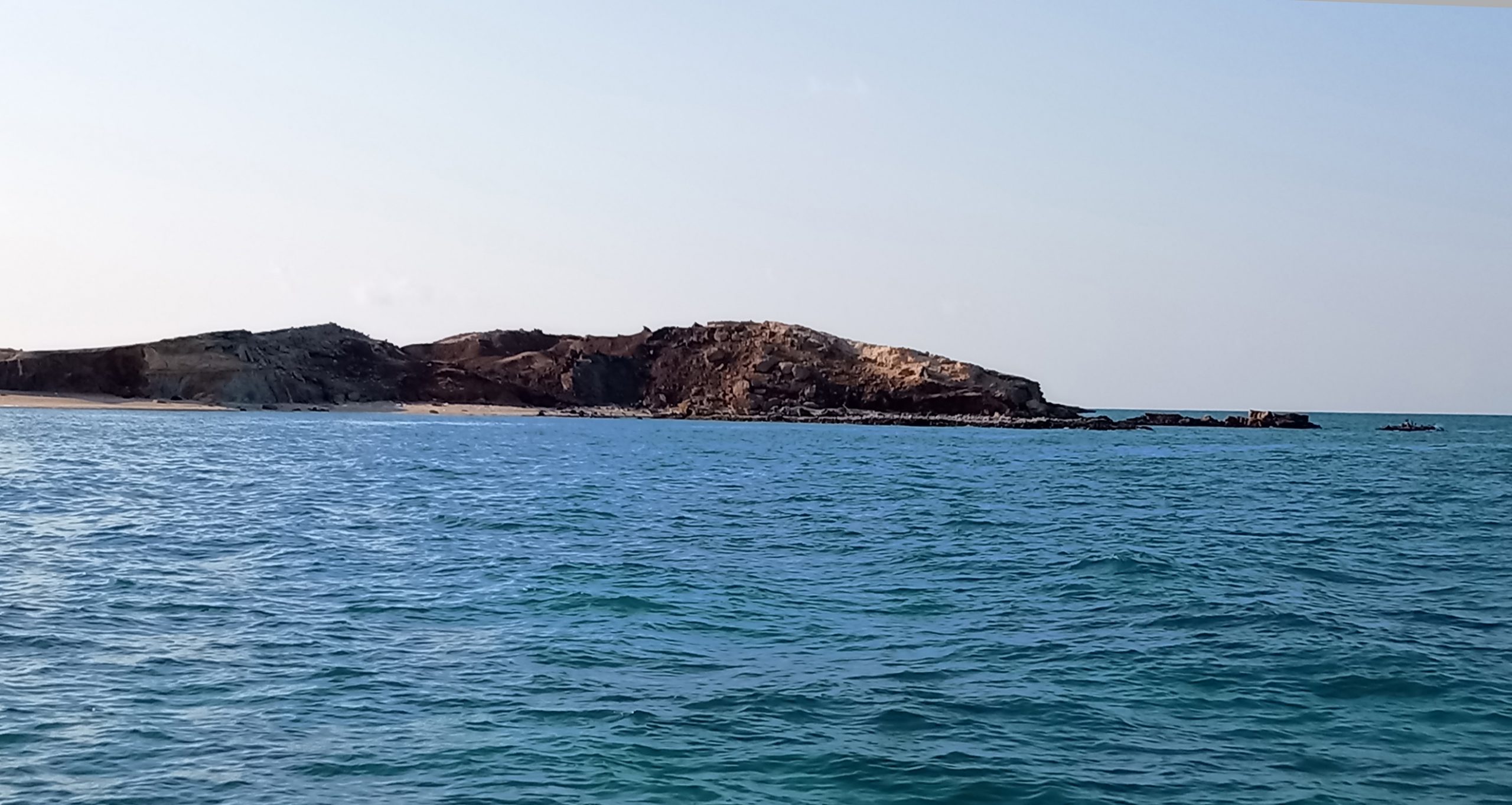 Pontão da ilha Sir Bu Nair, 3 de dezembro de 2021, emirado de Sharjah ...